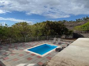 Bazén v ubytování Villa Maryam avec piscine avec vue mer nebo v jeho okolí