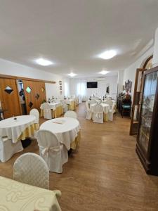 TV a/nebo společenská místnost v ubytování Hotel Mazzocchetti