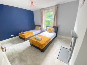 Ένα ή περισσότερα κρεβάτια σε δωμάτιο στο 4 bed house with parking by Chatham station