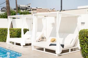 Bazén v ubytování Hotel RH Portocristo & Wellness nebo v jeho okolí