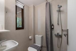 A bathroom at Studio Krinon - Paleo Psychiko