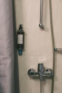 A bathroom at Studio Krinon - Paleo Psychiko