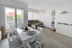 a kitchen and living room with a table and chairs at Studio cosy clim - Piscine - Plage à pied - Cap d'Agde in Cap d'Agde