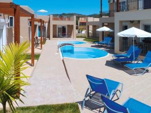 Bazén v ubytování Villa in Nopigia with shared pool nebo v jeho okolí