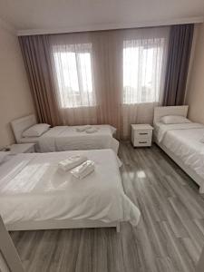 Rúm í herbergi á VST KHANOYAN'S HOTEL