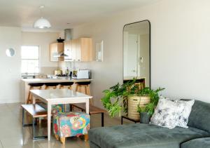 Η κουζίνα ή μικρή κουζίνα στο Plett Holiday /Sea View/ Apartment