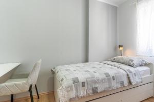 Posteľ alebo postele v izbe v ubytovaní Apartment in Cres with sea view, balcony, air conditioning, Wi-Fi (4249-1)