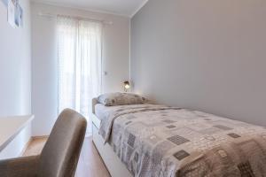 Posteľ alebo postele v izbe v ubytovaní Apartment in Cres with sea view, balcony, air conditioning, Wi-Fi (4249-1)