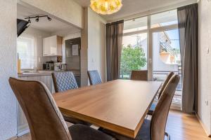 Kuchyňa alebo kuchynka v ubytovaní Apartment in Cres with sea view, balcony, air conditioning, Wi-Fi (4249-1)