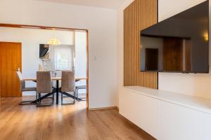 Posedenie v ubytovaní Apartment in Cres with sea view, balcony, air conditioning, Wi-Fi (4249-1)