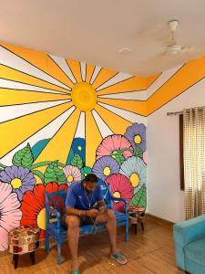 Posezení v ubytování Whiite Panda - Backpacker Hostel in Delhi Greater Kailash