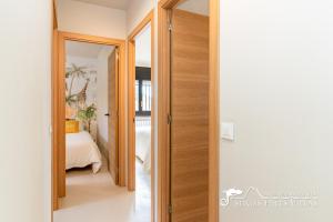 Una cama o camas en una habitación de Villa Caliza in Cunit with Private Pool and large garden - air conditioning in bedroom