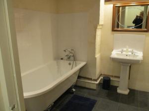 a bathroom with a tub and a sink at Riverside Lodge At Bridge Stores in Great Yarmouth +15 photos