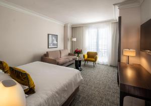 Un ou plusieurs lits dans un hébergement de l'établissement Hôtel Le Canberra