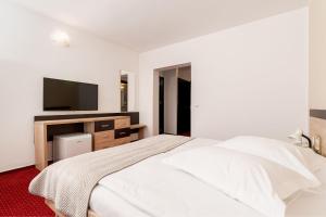 Gallery image of Complex Balnear Cozia - Corp Cozia in Caciulata