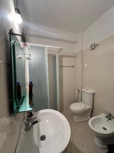 Koupelna v ubytování Elegant seaview escape + 7 fotografií