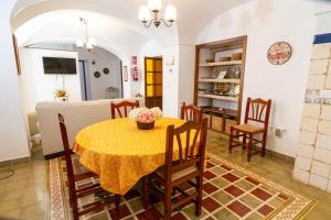 Ein Sitzbereich in der Unterkunft Apartamentos Rurales Tía María
