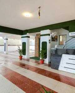 Uma área de estar em Hotel Grand View - Pimple Saudagar