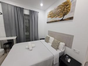 Postel nebo postele na pokoji v ubytování AYZ Silvela - Auto check-in property