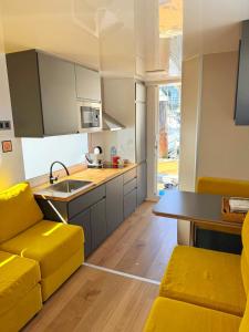 A kitchen or kitchenette at Casa Flotante en el Puerto de Vigo - Different Charter