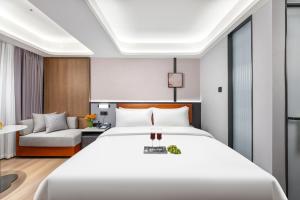 Dingshe Hotel Guangzhou Shamian Island Yongqingfang Branchにあるベッド