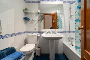 A bathroom at Doña Pia Mijas