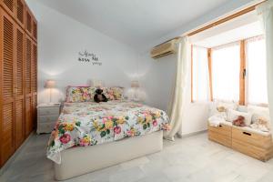 A bed or beds in a room at Doña Pia Mijas