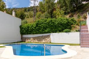 The swimming pool at or close to Doña Pia Mijas