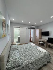 a large bed in a room with a couch at Casa Calipso in Catania