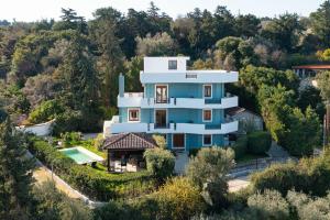 Το κτήριο όπου στεγάζεται  η βίλα