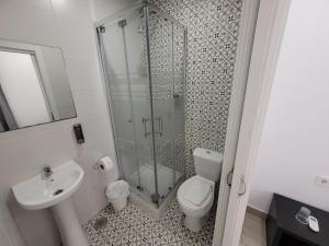 Koupelna v ubytování AYZ Silvela - Auto check-in property