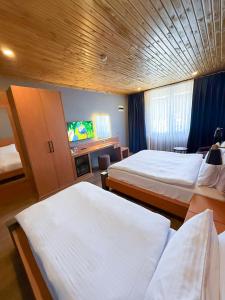 Ένα ή περισσότερα κρεβάτια σε δωμάτιο στο Navy Inn & Bungalows