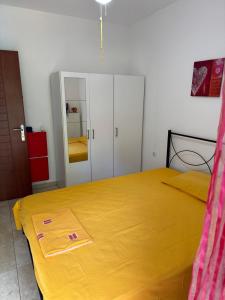 Postel nebo postele na pokoji v ubytování Toroni House!