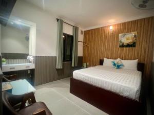 Postel nebo postele na pokoji v ubytování ĐÔNG NHƯ HOTEL
