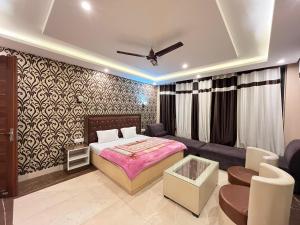 Postel nebo postele na pokoji v ubytování Hotel Tirupati