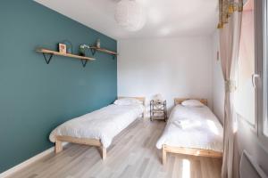 Ένα ή περισσότερα κρεβάτια σε δωμάτιο στο La Maison Douce