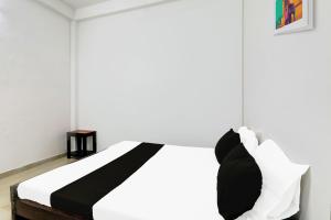 Postel nebo postele na pokoji v ubytování Hotel O Divyata Resorts