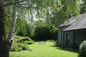 Κήπος έξω από το Pretty barn conversion in seaside village