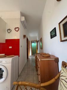 a laundry room with a sink and a washing machine at Perla marina in Torre dell'Orso
