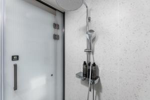 Dingshe Hotel Guangzhou Shamian Island Yongqingfang Branchにあるバスルーム