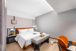 Dingshe Hotel Guangzhou Shamian Island Yongqingfang Branchにあるベッド