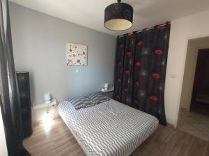 Postel nebo postele na pokoji v ubytování gîte le Mistralou