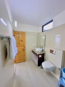 Koupelna v ubytování Shree Parijat Resort - Luxury Resort in Mukteshwar