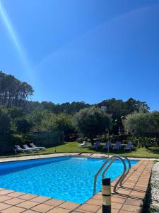 Bazén v ubytování O Meixal, casa rural con piscina y asador nebo v jeho okolí