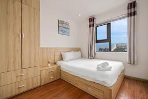 Una cama o camas en una habitación de Da nang seaview MT apartment