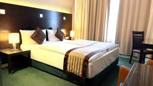 Postel nebo postele na pokoji v ubytování Hotel Lumière an der Messe