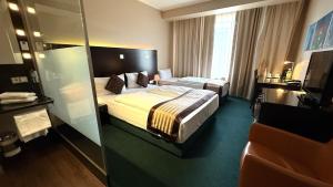 Postel nebo postele na pokoji v ubytování Hotel Lumière an der Messe