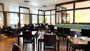 Restaurace v ubytování Hotel Lumière an der Messe