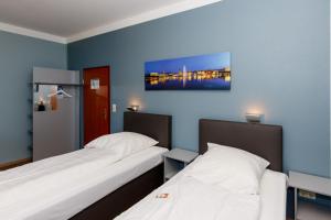 Postel nebo postele na pokoji v ubytování Apart Hotel Sarstedter Hof