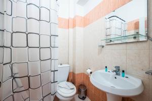 Koupelna v ubytování ALNES HOTEL